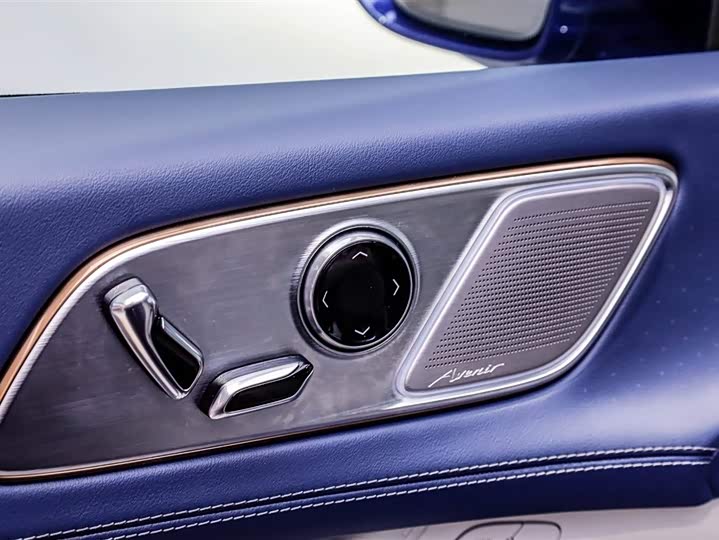 Photo 3 - Buick GL8 Century