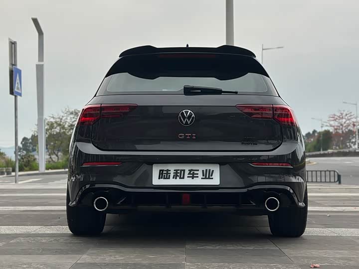 Фото 7 - Volkswagen Golf GTI