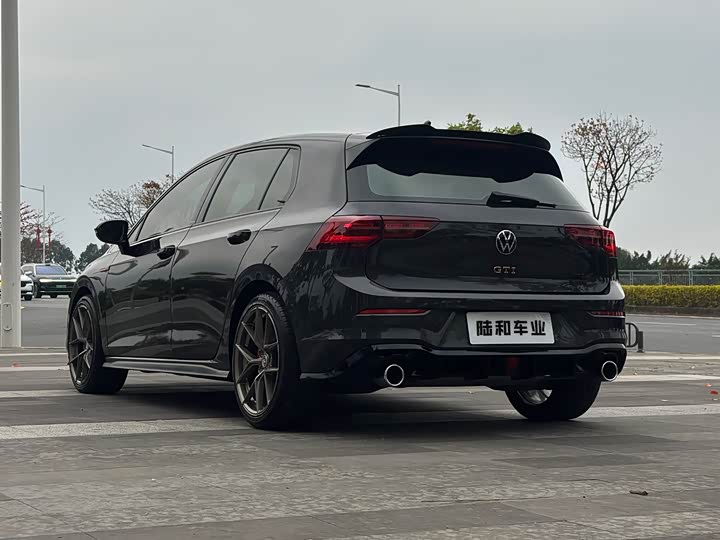 Фото 8 - Volkswagen Golf GTI