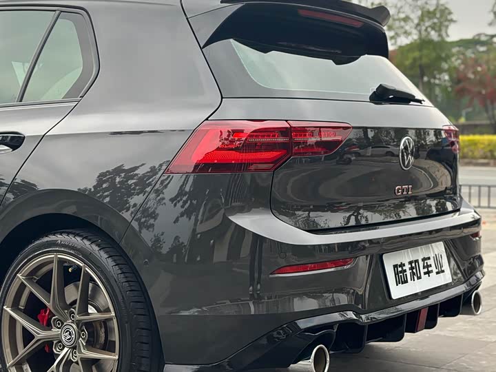 Фото 9 - Volkswagen Golf GTI