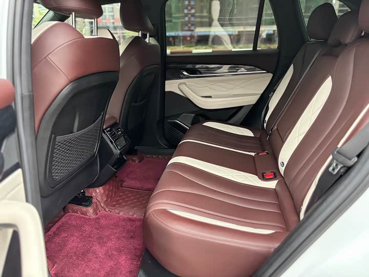 Фото 8 - Geely Monjaro