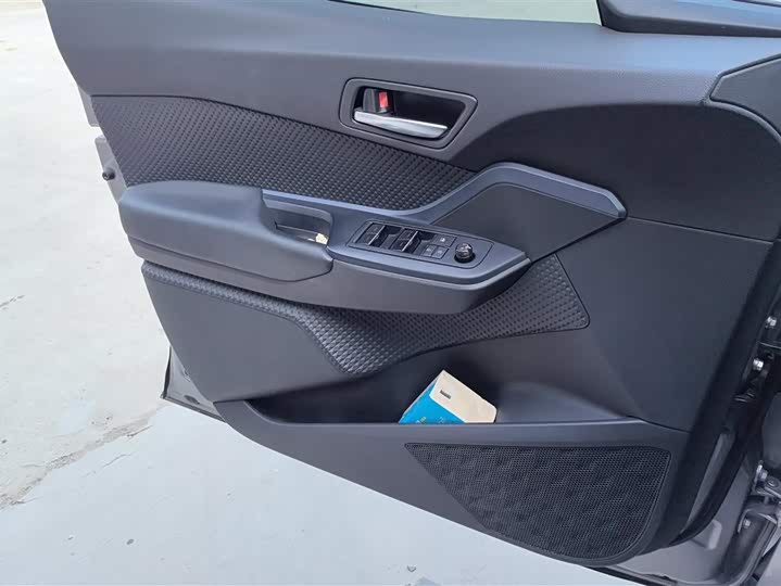 Фото 7 - Toyota Izoa