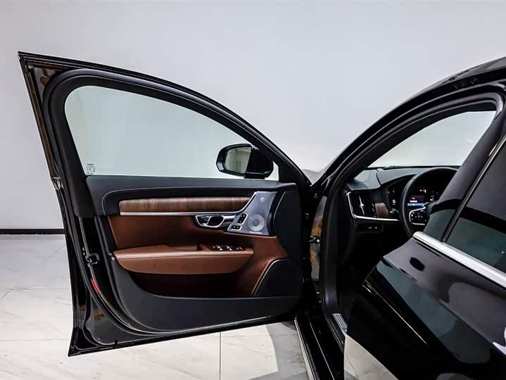 Фото 9 - Volvo S90 Hybrid