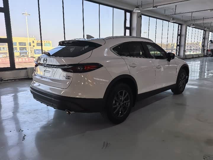 Photo 4 - Mazda CX-4