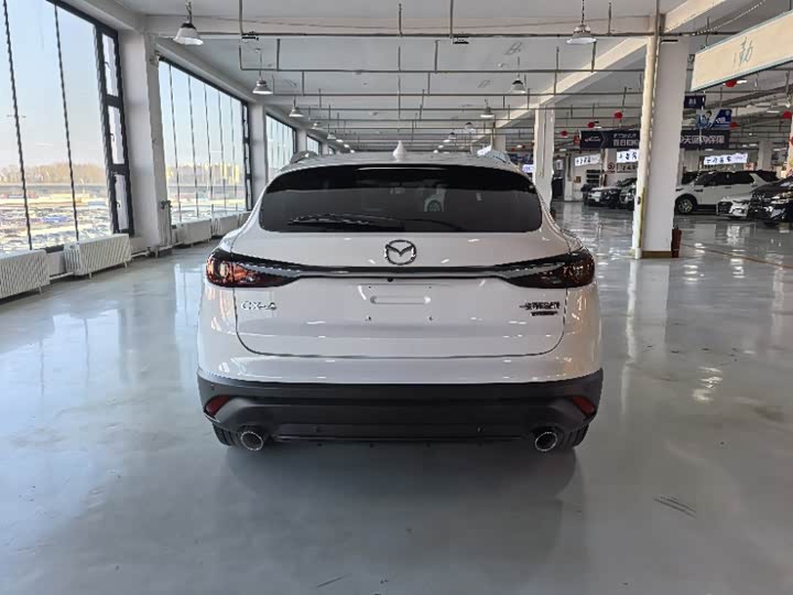 Photo 5 - Mazda CX-4