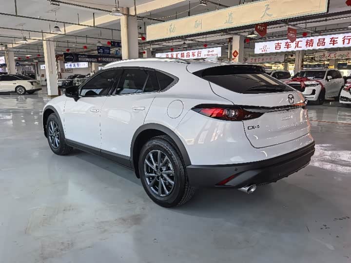 Photo 6 - Mazda CX-4