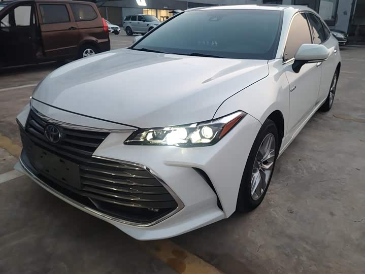 Фото 1 - Toyota Avalon