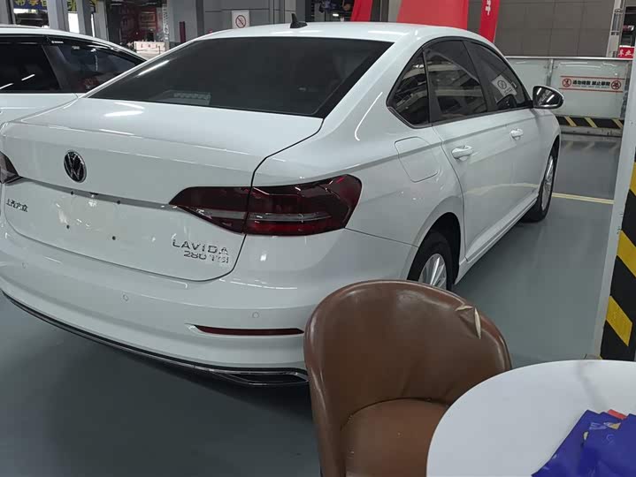 Фото 3 - Volkswagen Lavida