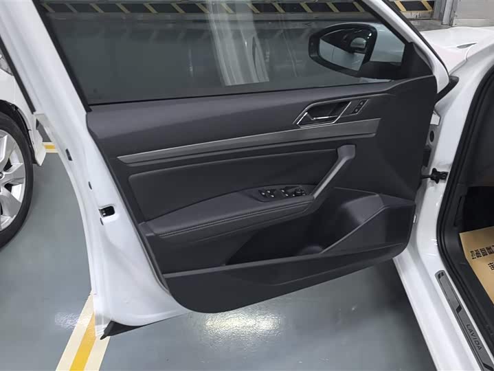 Фото 7 - Volkswagen Lavida