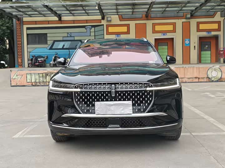 Photo 1 - Lincoln Nautilus