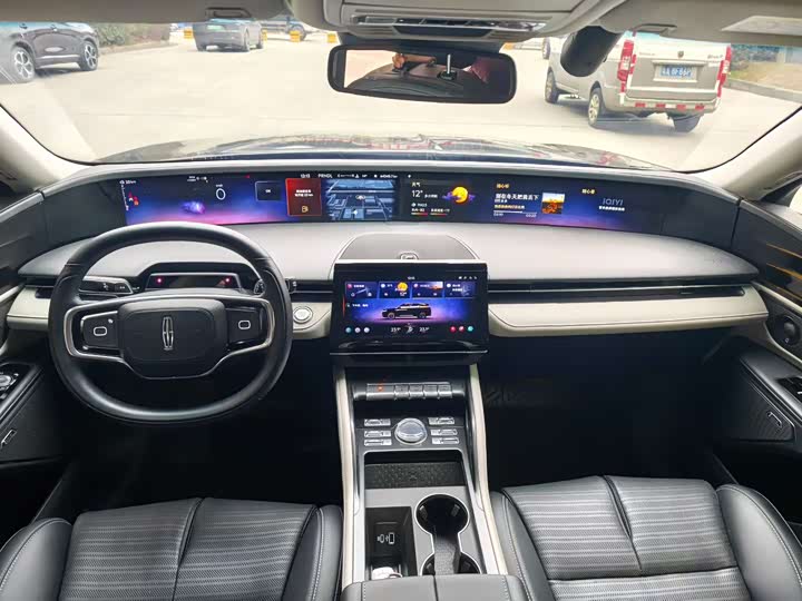 Photo 5 - Lincoln Nautilus