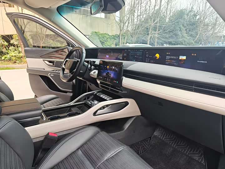 Photo 6 - Lincoln Nautilus