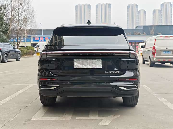 Photo 8 - Lincoln Nautilus