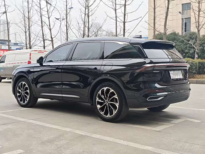 Photo 9 - Lincoln Nautilus