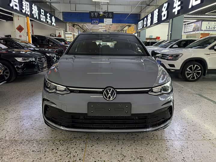 Фото 2 - Volkswagen Golf