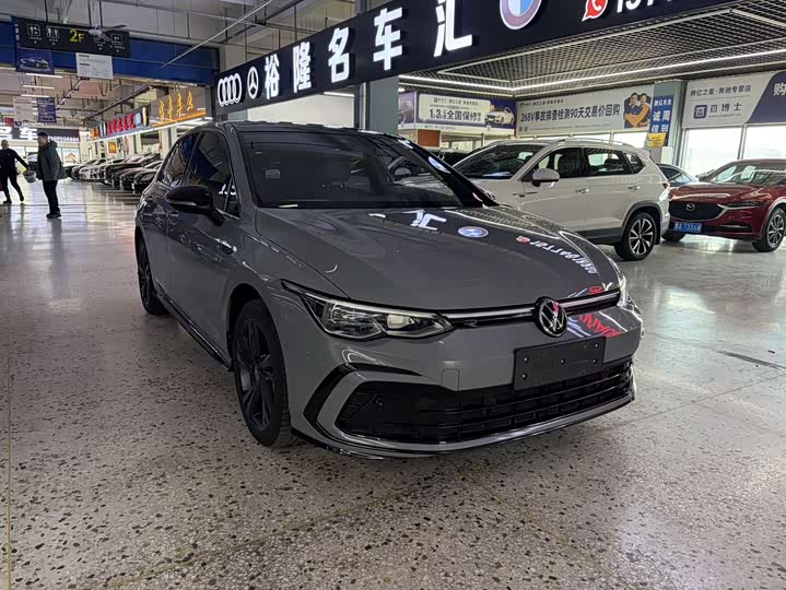 Фото 3 - Volkswagen Golf