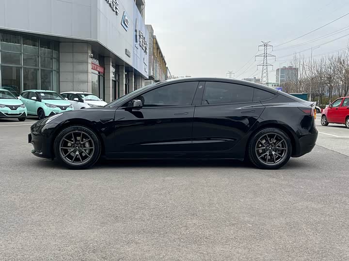 Фото 3 - Tesla Model 3