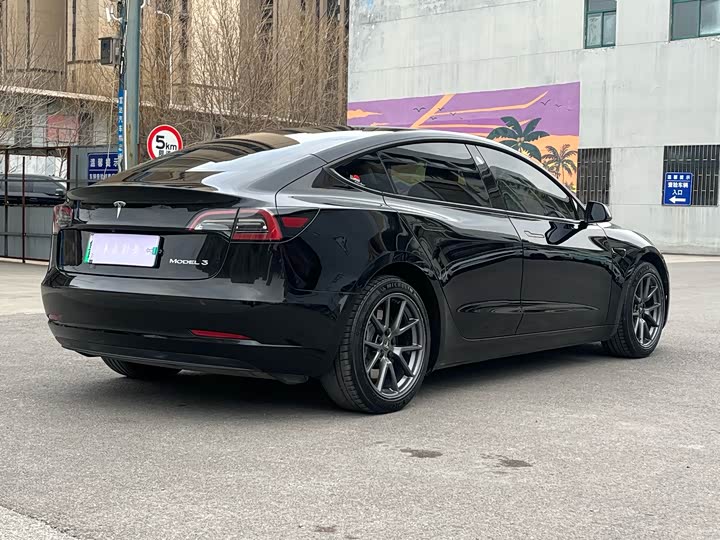 Фото 6 - Tesla Model 3