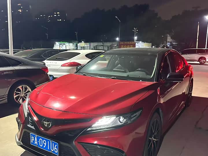 Фото 1 - Toyota Camry