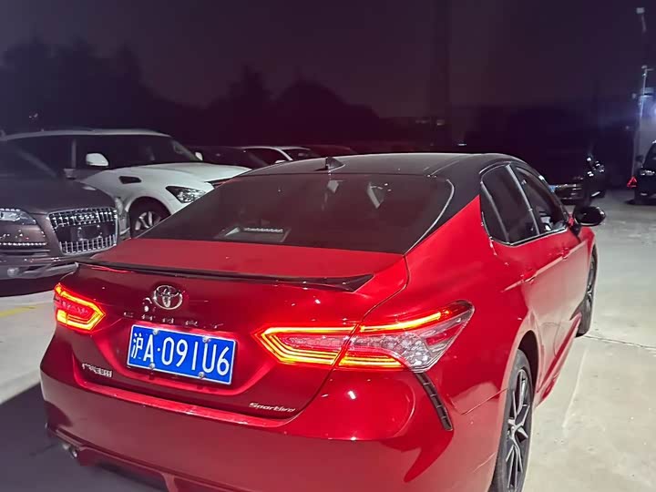 Фото 3 - Toyota Camry