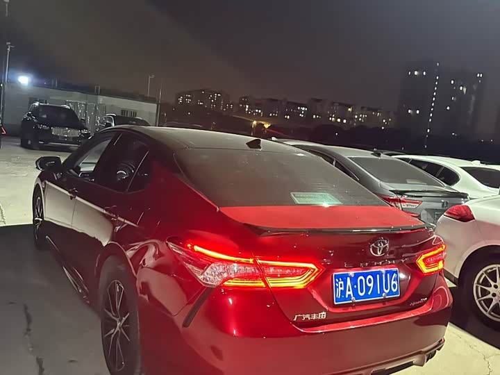 Фото 4 - Toyota Camry