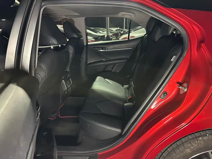 Фото 7 - Toyota Camry