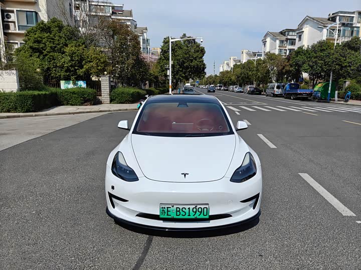 Фото 1 - Tesla Model 3