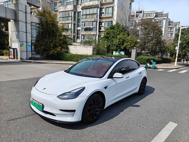Фото 2 - Tesla Model 3