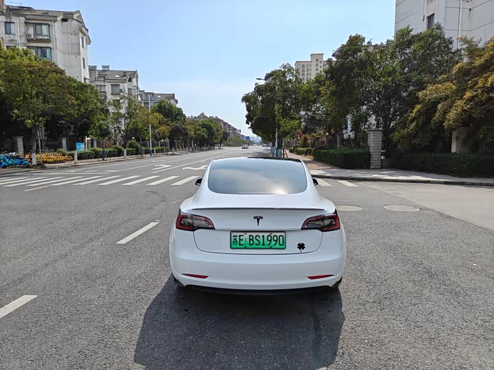 Фото 4 - Tesla Model 3