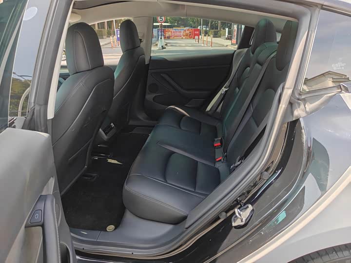 Фото 6 - Tesla Model 3