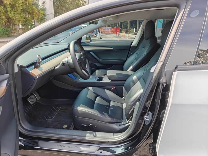 Фото 7 - Tesla Model 3