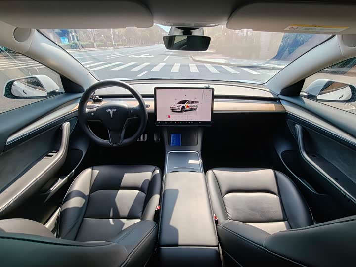 Фото 8 - Tesla Model 3