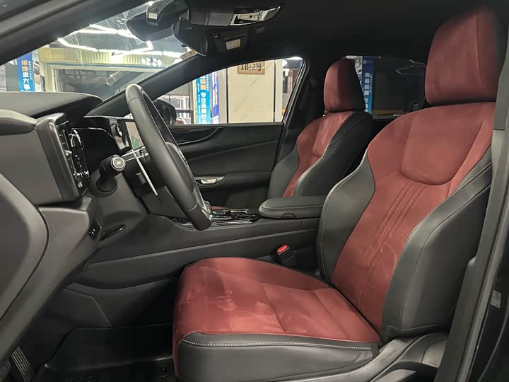 Фото 6 - Lexus NX