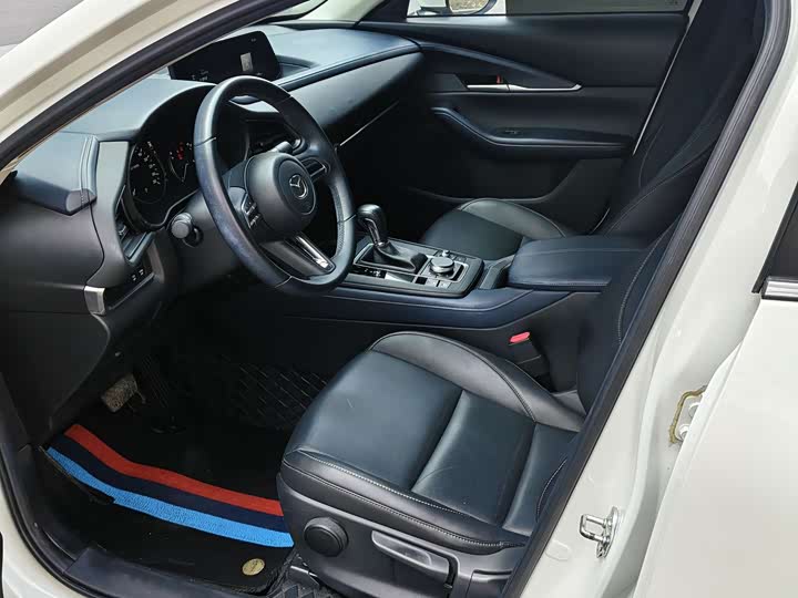 Фото 4 - Mazda CX-30