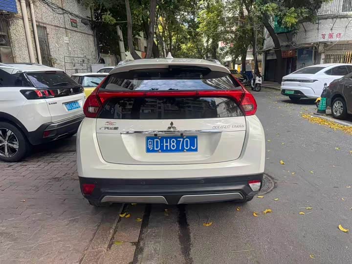 Фото 2 - Mitsubishi Eclipse Cross