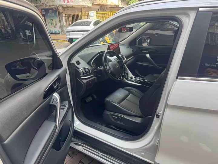 Фото 6 - Mitsubishi Eclipse Cross