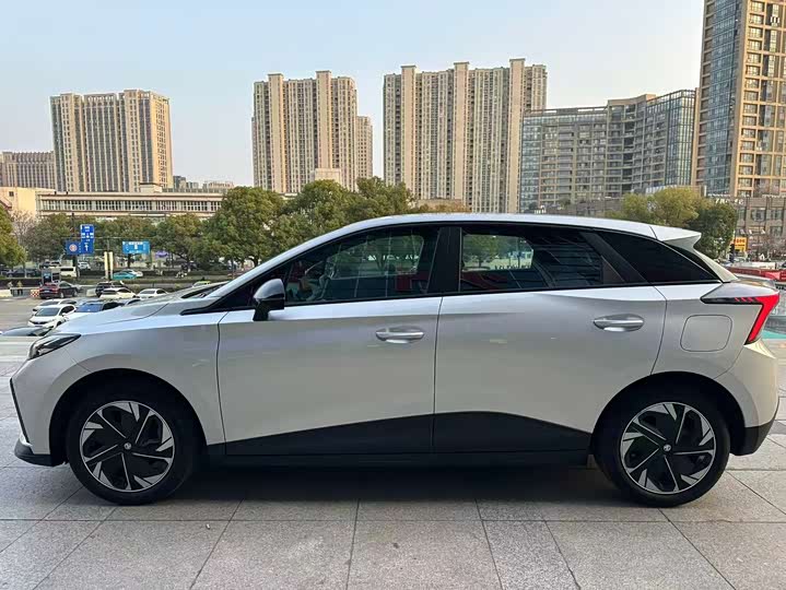 Фото 4 - MG Motor 4 EV