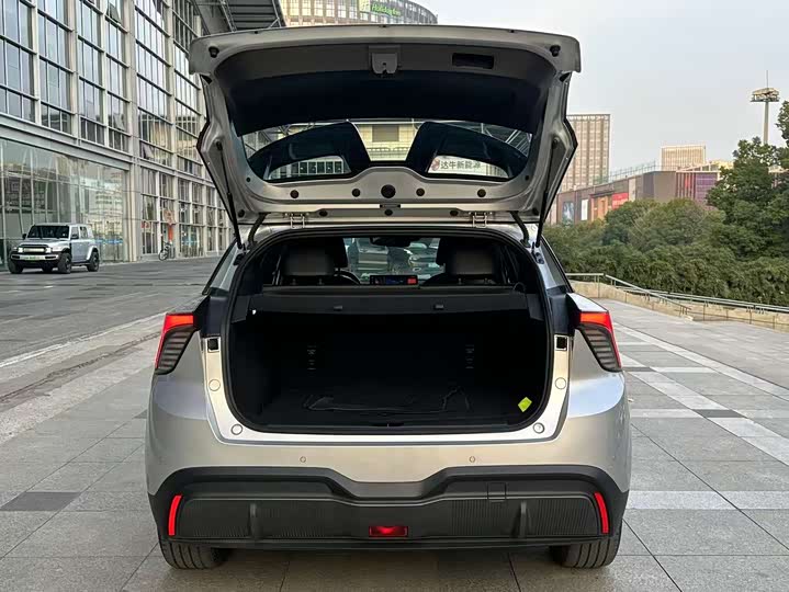 Фото 6 - MG Motor 4 EV