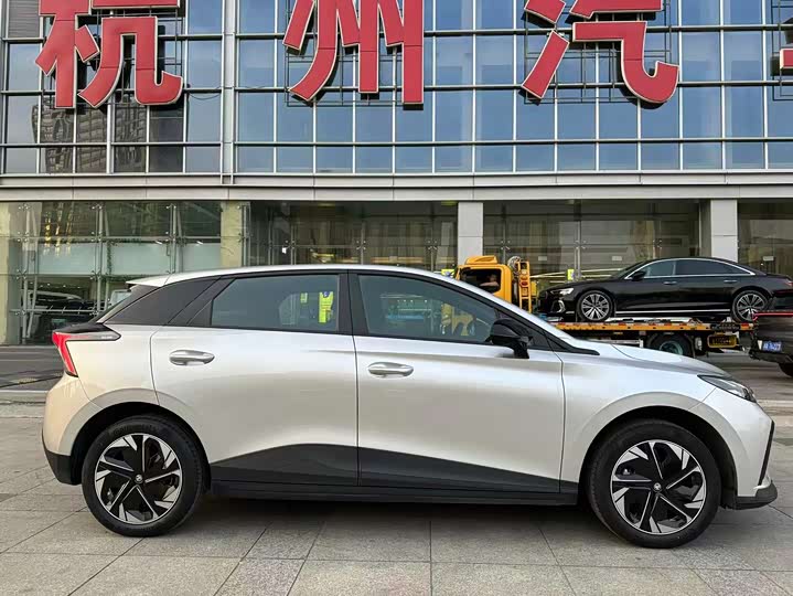 Фото 7 - MG Motor 4 EV