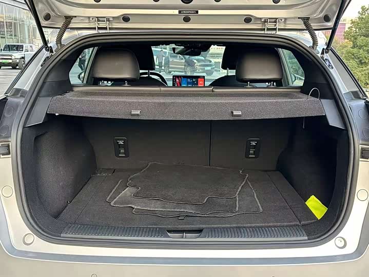 Фото 8 - MG Motor 4 EV