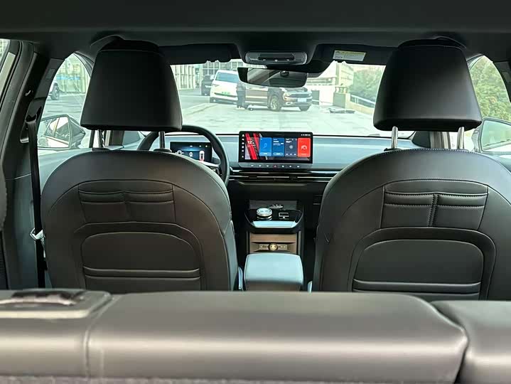 Фото 9 - MG Motor 4 EV