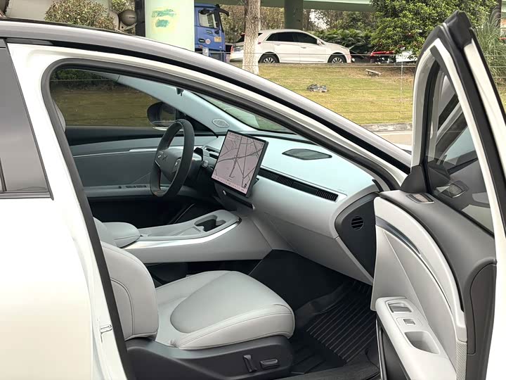 Фото 6 - XPeng Mona M03