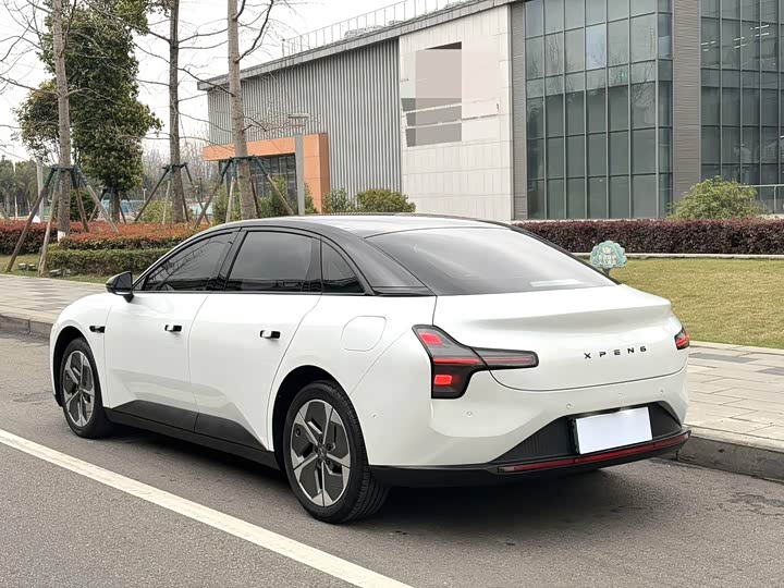 Фото 8 - XPeng Mona M03