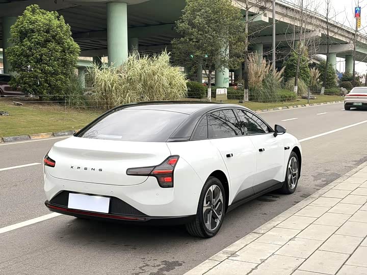 Фото 9 - XPeng Mona M03