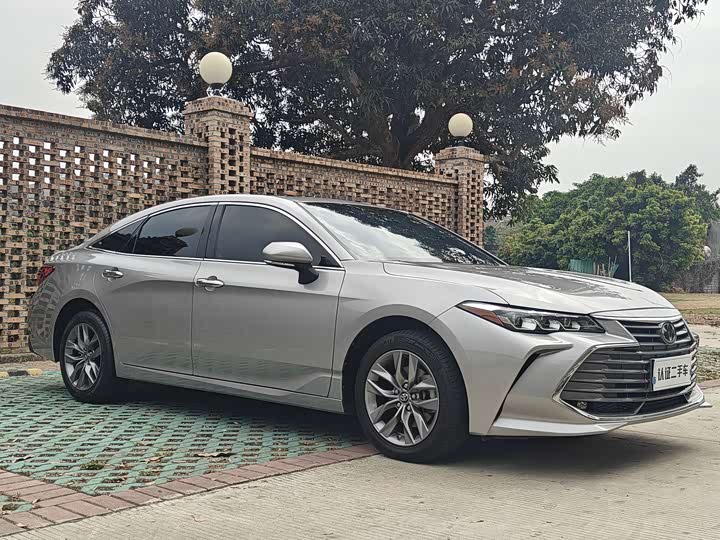 Photo 3 - Toyota Avalon