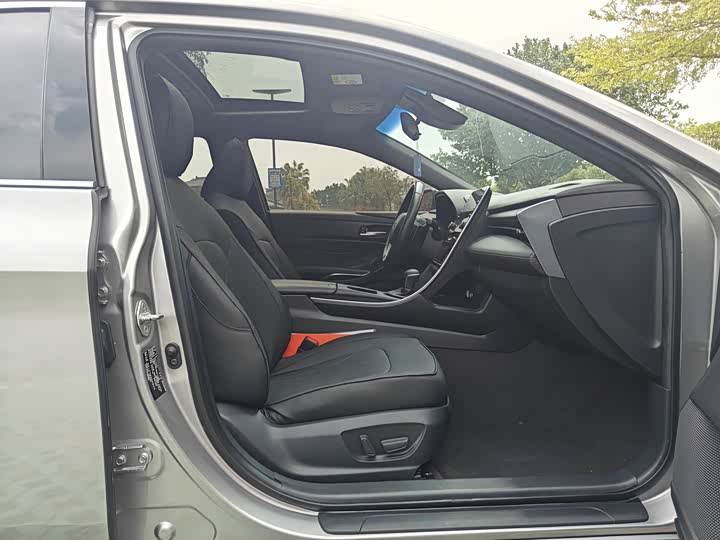 Photo 7 - Toyota Avalon