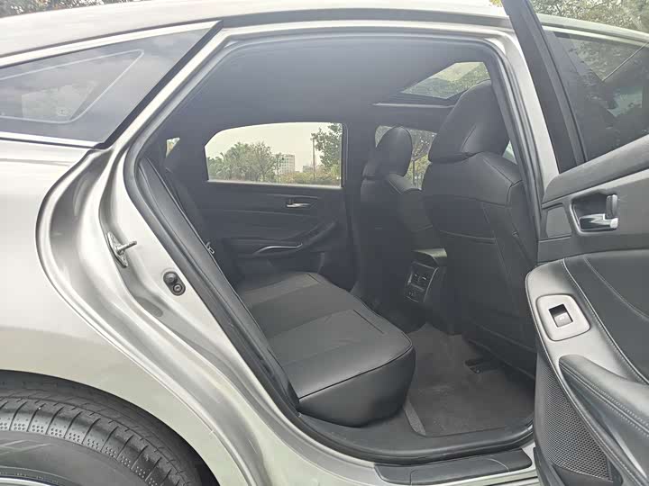 Photo 8 - Toyota Avalon