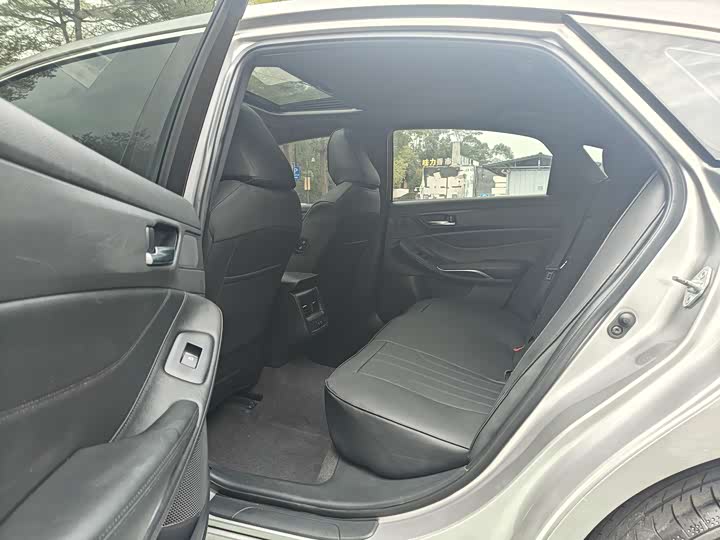 Photo 9 - Toyota Avalon