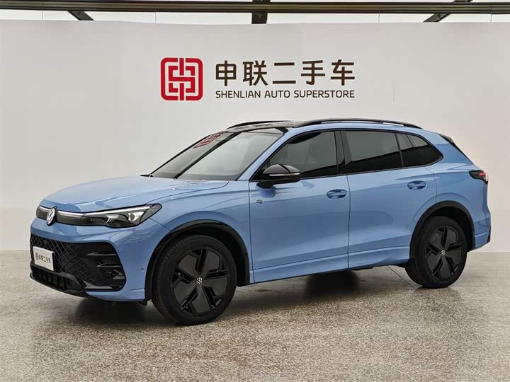 Photo 1 - Volkswagen Tiguan L Pro