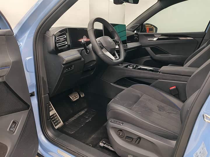 Photo 9 - Volkswagen Tiguan L Pro